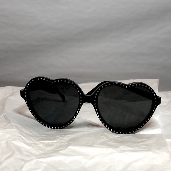 Amazing rhinestone & black heart sunglasses 🖤 - Picture 1 of 4